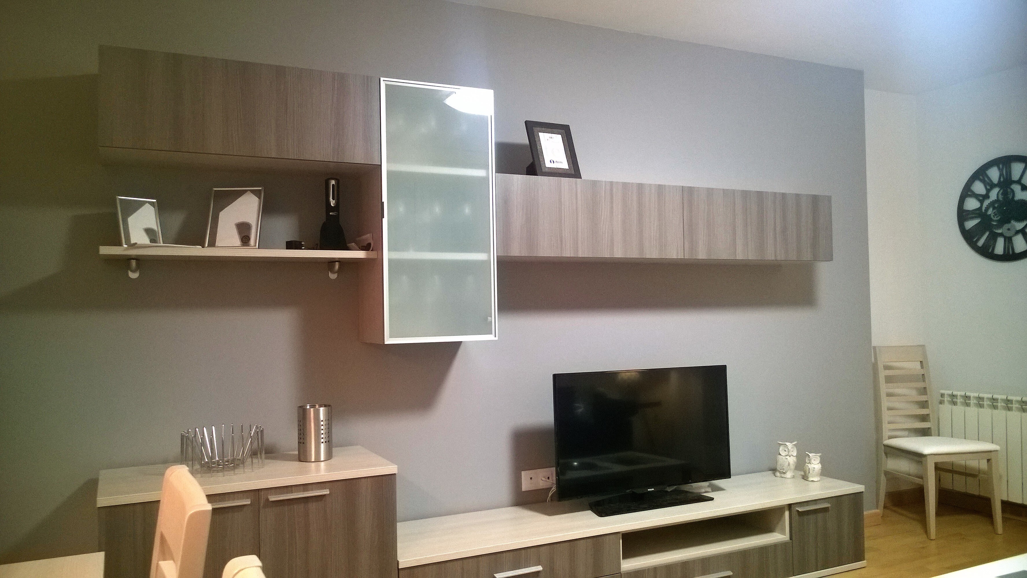 Composició del moble de televisió de la sala