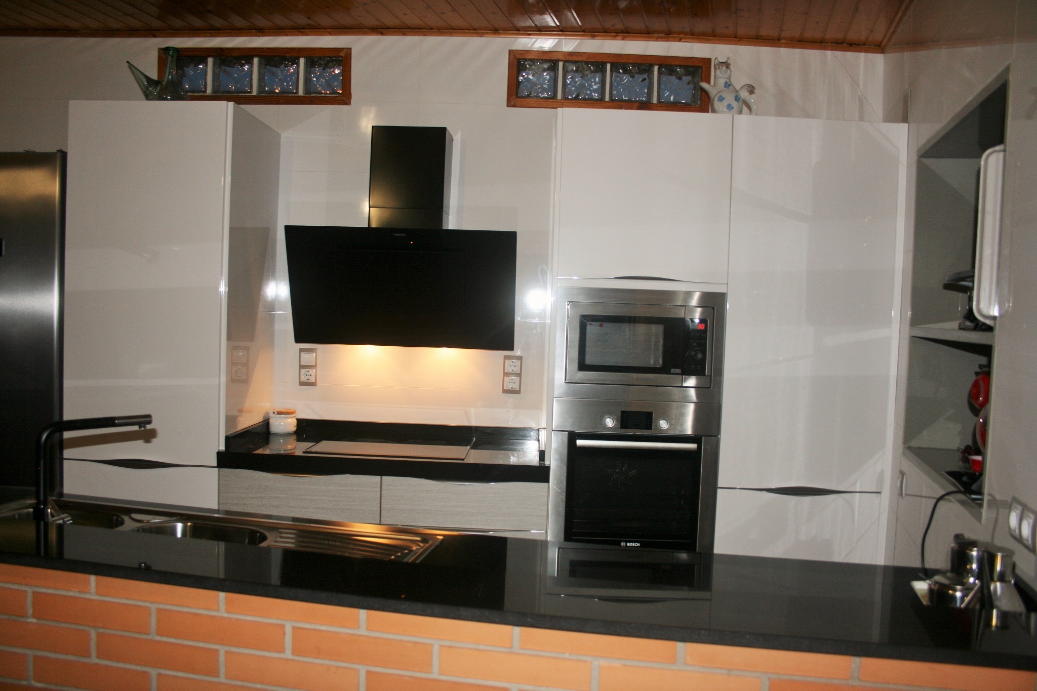 Vista frontal completa de la nova cuina